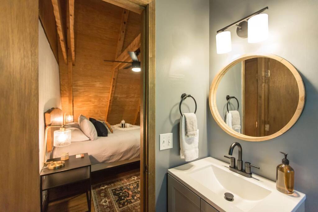Southern Oak Cabin - Newly Remodeled - Close To All Attractions Sevierville Exterior photo